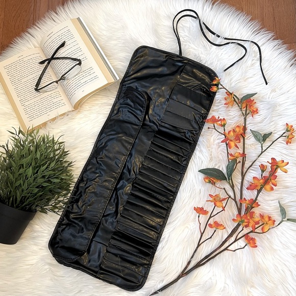 *Free w/ Bundle* 🆕 Makeup Brush Roll Up Pouch/Organizer